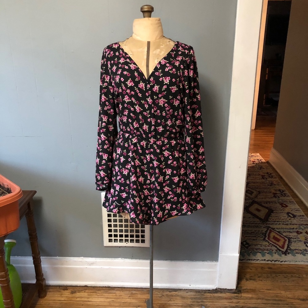 NWT Express Floral Romper